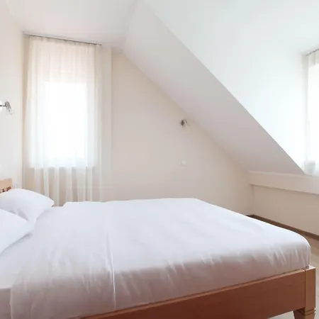 Novella Uno Hotel Novi Banovci